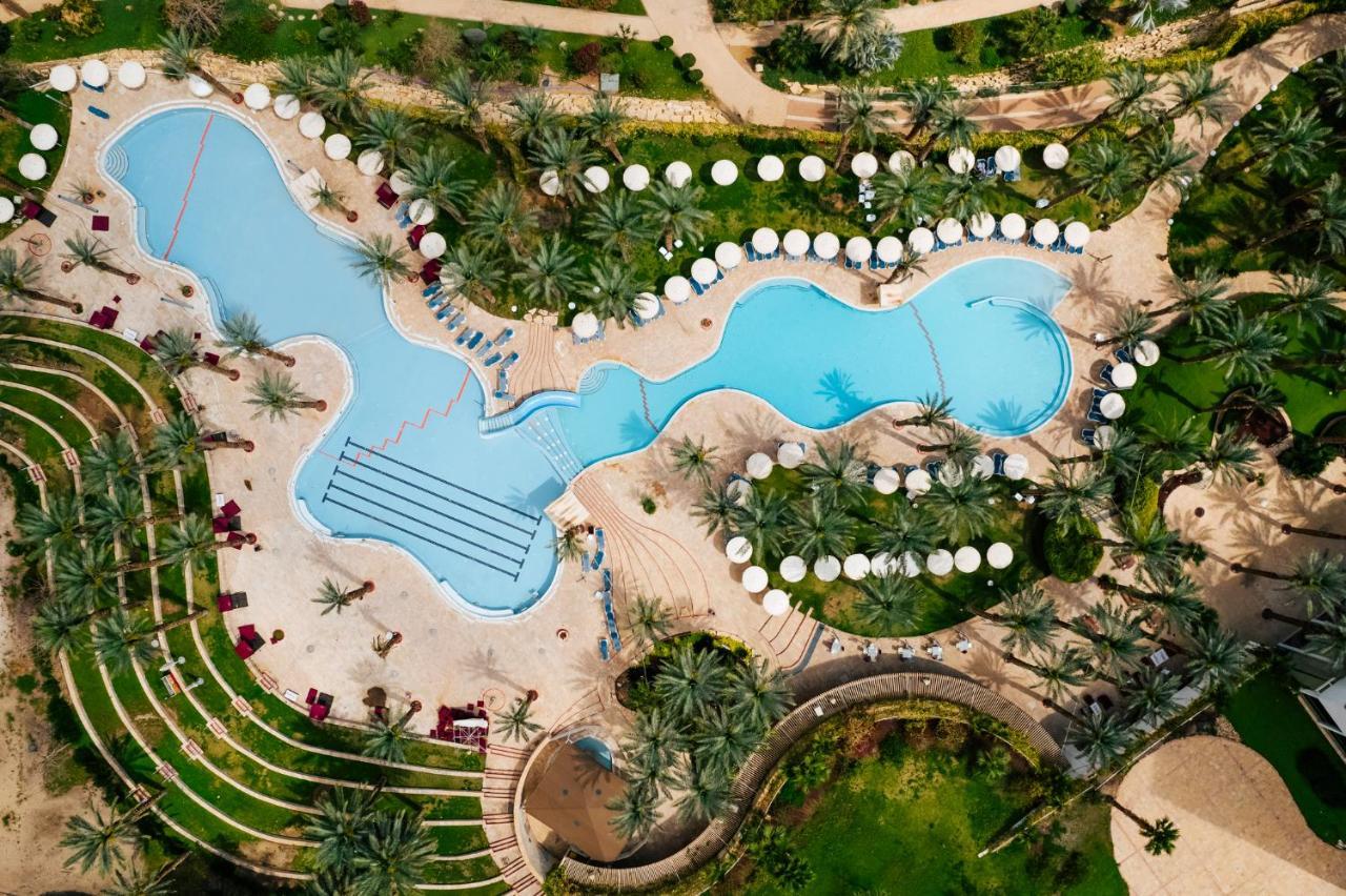 大卫死海度假村&Spa酒店 恩波其克 外观 照片 Aerial view of the pool at the Atlantis Paradise Island