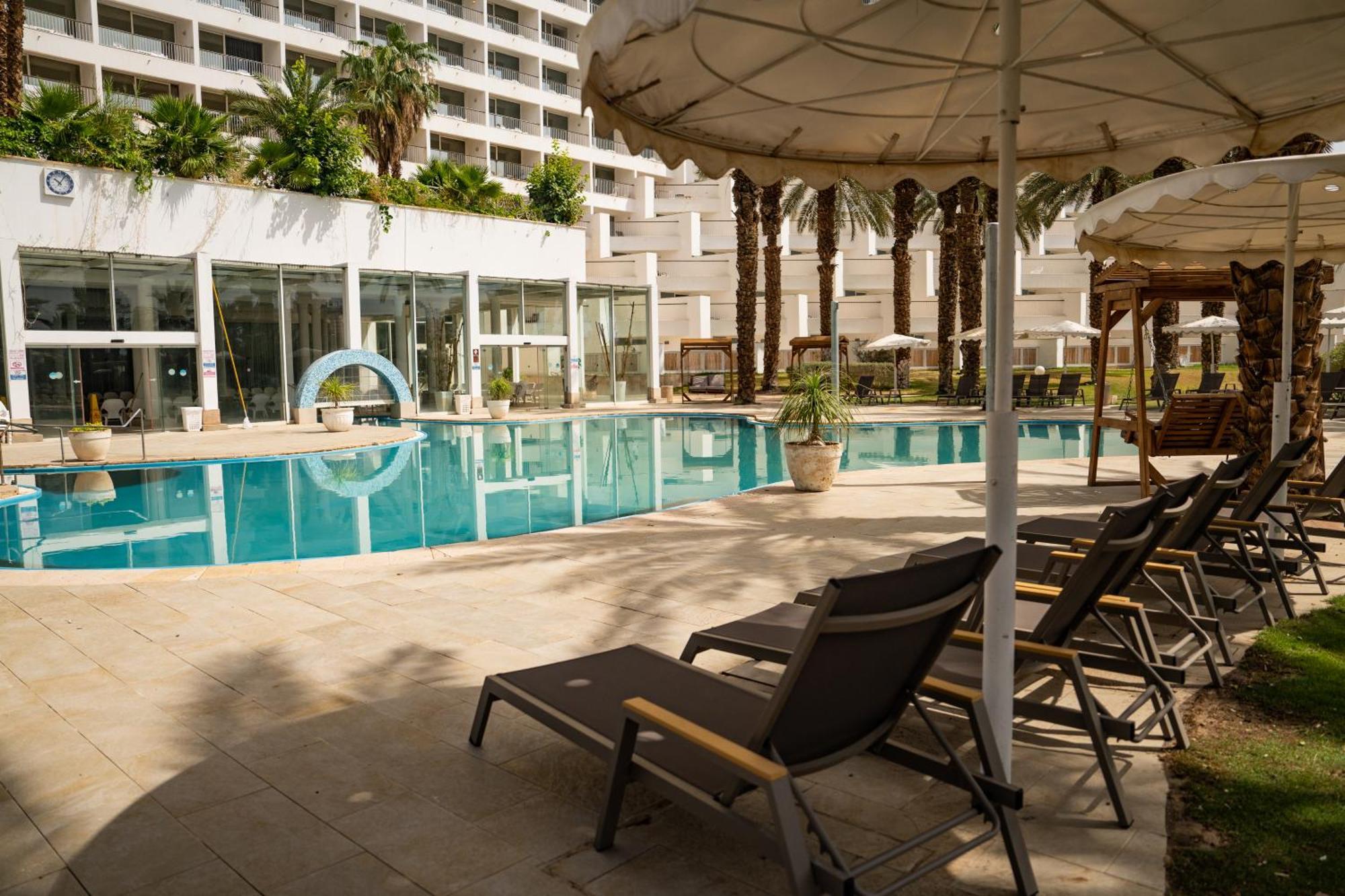 大卫死海度假村&Spa酒店 恩波其克 外观 照片 The pool at the hotel