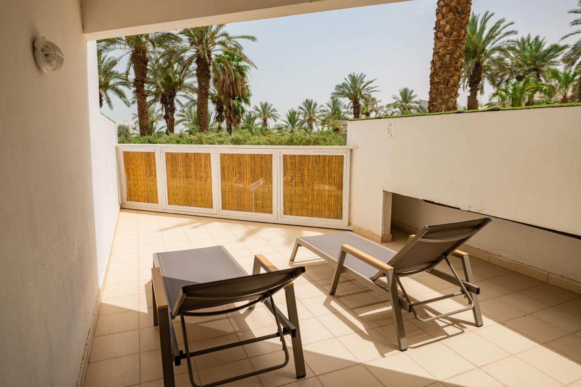 大卫死海度假村&Spa酒店 恩波其克 外观 照片 A balcony at the Dead Sea