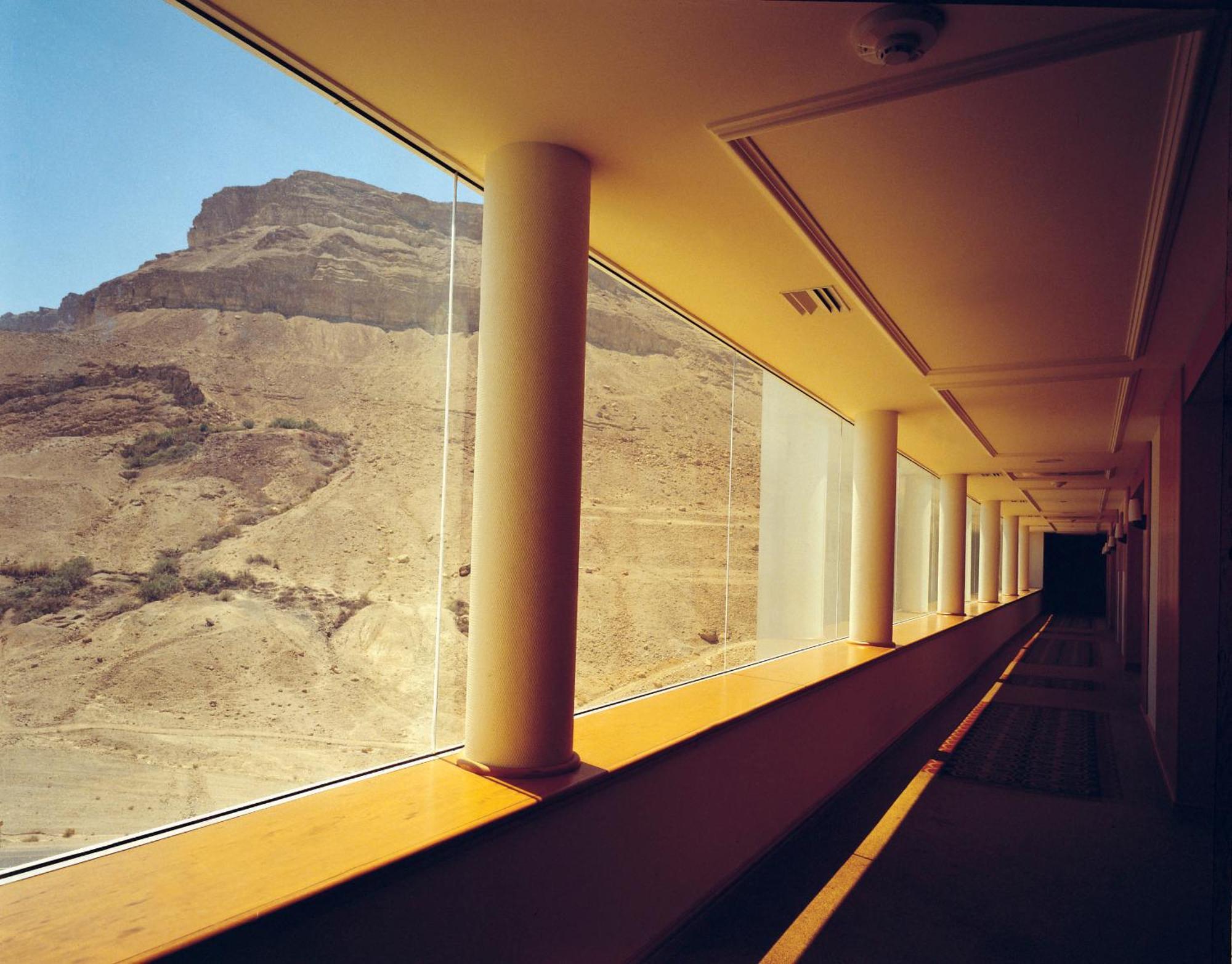 大卫死海度假村&Spa酒店 恩波其克 外观 照片 The interior of the Ben Gurion Airport